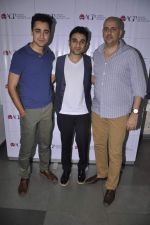 Imran Khan at Ashvin Gidwani_s Theatrical comedy Battle of Da Sexes with Indian comedian Vir Das in Mumbai on 13th Sept 2013 (28).JPG